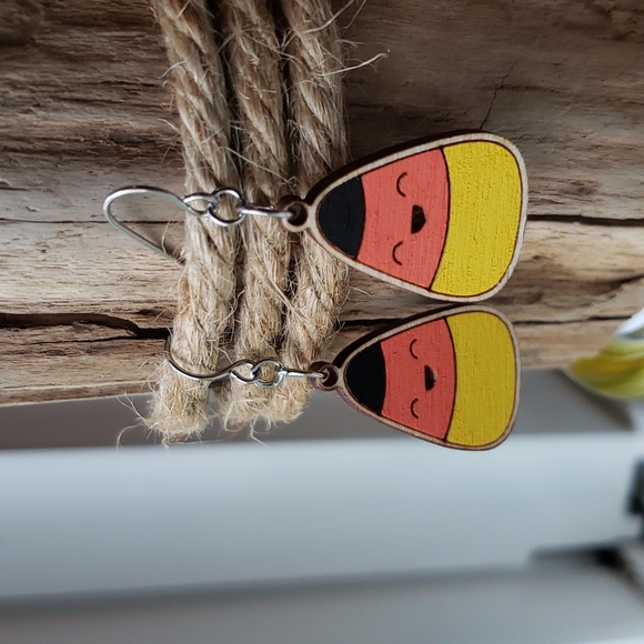 Candy corn laser cut earrings - Picture 8 of 8